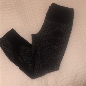 SoulCycle x Lululemon cropped spandex